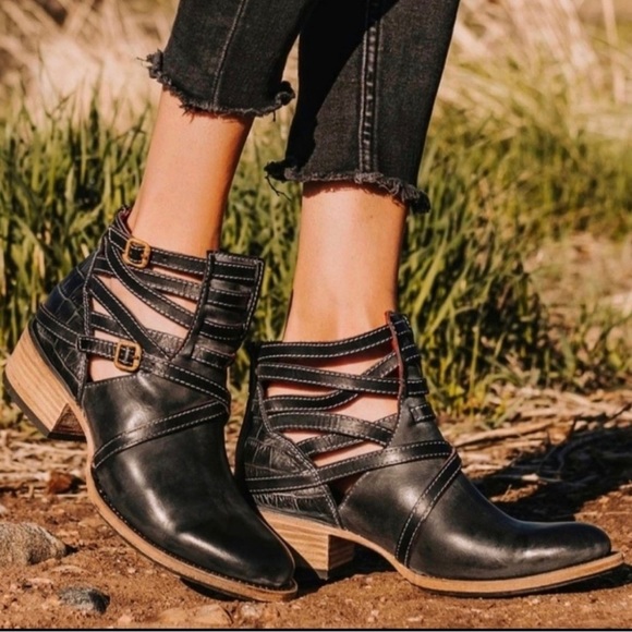 Freebird by Steven Shoes - 🦅 - FREEBIRD by Steven STAIR Black/Croc Size 9